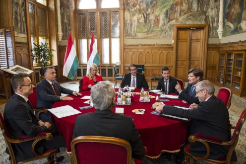Orbán Viktor, Szijjártó Péter, német befektetők